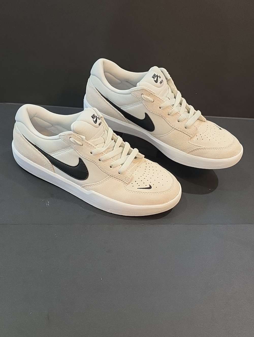 Nike SB Force 58 Men’s Low-Top Sneakers in Cream with Black Swoosh Size 9.5